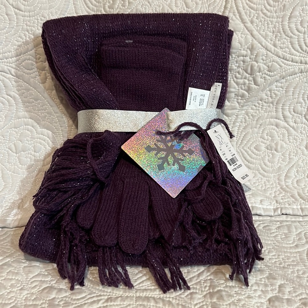 New York & Company scarf and glove gift set, NWT